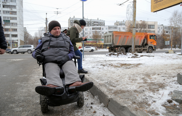 Депутат в инвалидном кресле