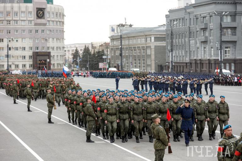 Во сколько начнется парад в челябинске. Площадь революции Челябинск парад Победы. Репетиция парада Челябинск. Парад 6 мая. Парад на площади революции Челябинск.