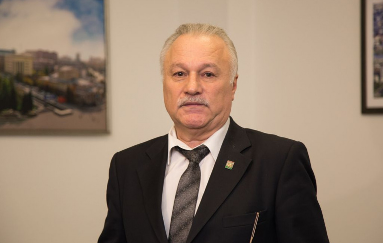 Чиновник-долгожитель остается в мэрии: его некем заменить | Pchela.news ...