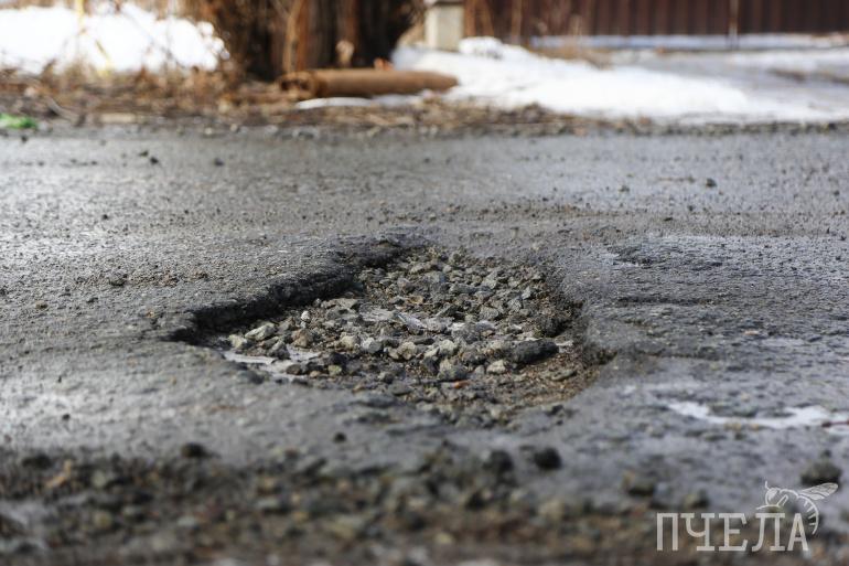 Попал камень в лобовое стекло, это ДТП? Что делать, если прилетел камень в окно авто?