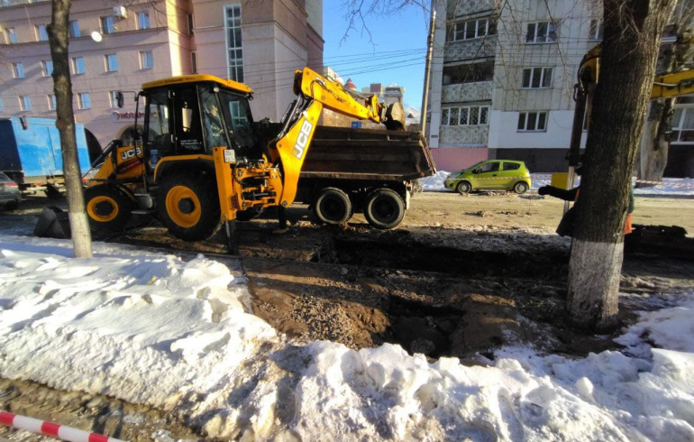 Отключения челябинск. Коммунальная авария в Челябинске сегодня в Тракторозаводском. В Челябинске прорвало трубу в центре МУППОВ устранил.