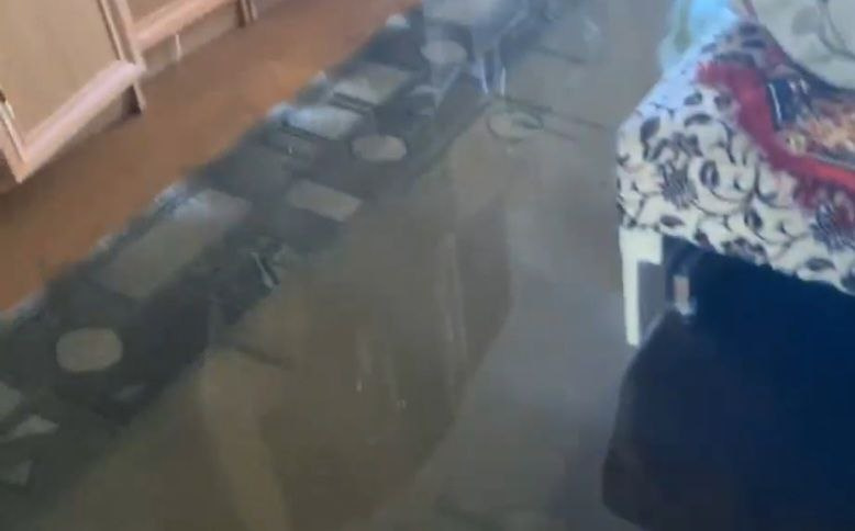 Из затопленной кипятком квартиры в Челябинске спасли восьмилетнего мальчика