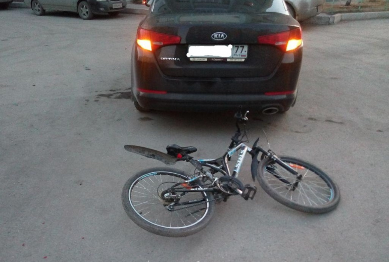 Велосипедист въехал. Хундай и велосипед ударился. ДТП С участием ребенка на велосипеде в Калачево Домодедово. Велосипедисты столкнулись Google Steer viev. Велосипедисты столкнулись Google Street view.