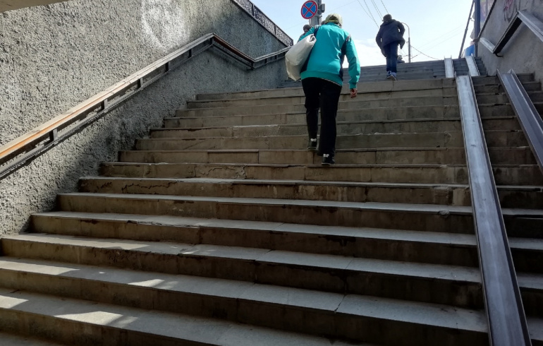 Блогерша упала в подземный переход. Подземный переход у биржевого моста. Санкт-петербург. Блогерша упала в подземный переход. Подземный переход у биржевого моста.
