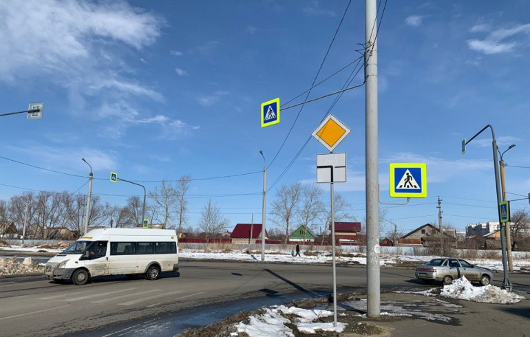 Жители Чурилово пожаловались на опасную расстановку дорожных знаков |  Pchela.news - Новости в Челябинске