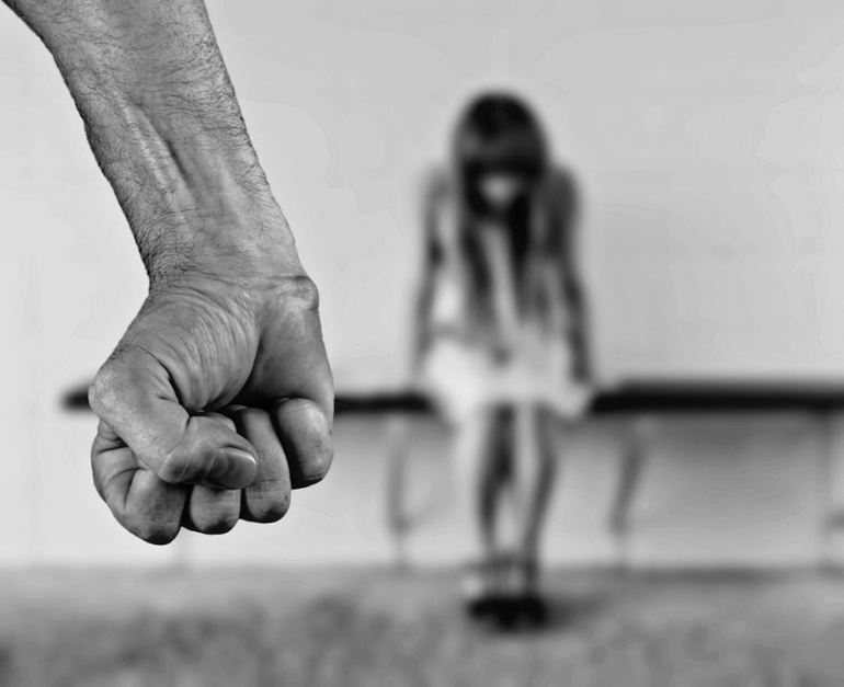 Семейные конфликты и насилие в отношениях становятся все более острыми и актуальными проблемами современного общества. Одной из самых страшных и деструктивных форм насилия является насилие в семье. Каждый год тысячи женщин сталкиваются с физическим или психологическим насилием со стороны своих супругов.