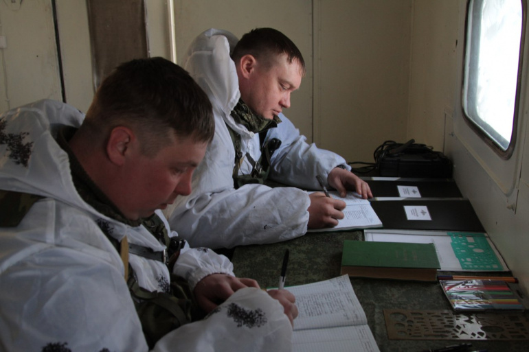 Военные проверяют документы