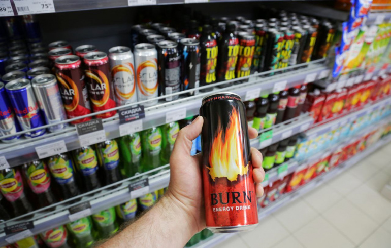 Их в банке он будет. Человек в банке. Муха в банке. Человек в банке стеклянной. Их в банке он будет.