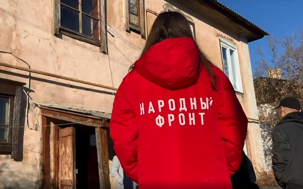 Дом ужасов: в Копейске жители вынуждены жить в разрушающемся бараке без отопления