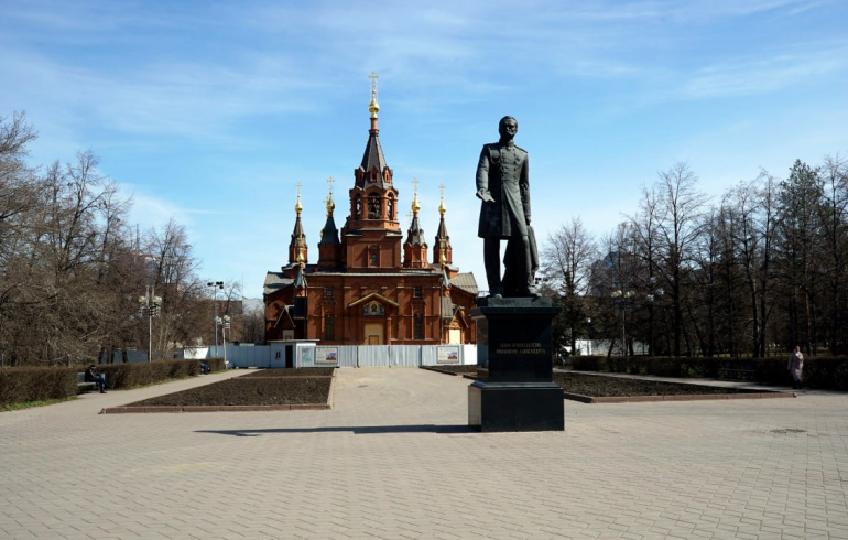 Около Алого Поля в центре Челябинска на месяц частично закроют движение ...